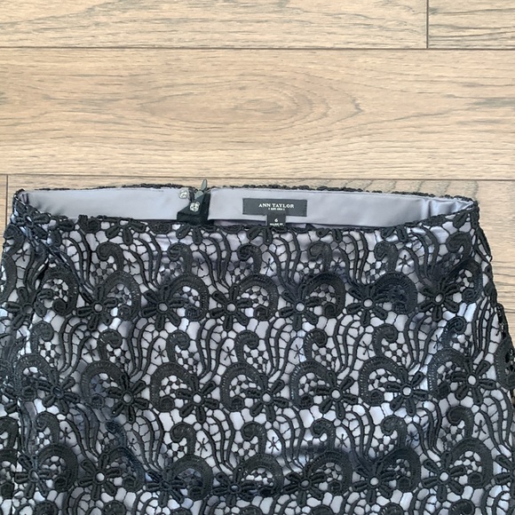 Ann Taylor skirt. Grey with black lace - Picture 3 of 4